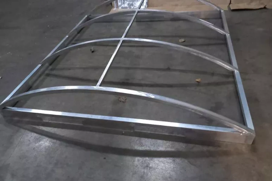 Réalisation de dome de piscine par Metallerie Clavier, métallier à Saint Jean de Monts