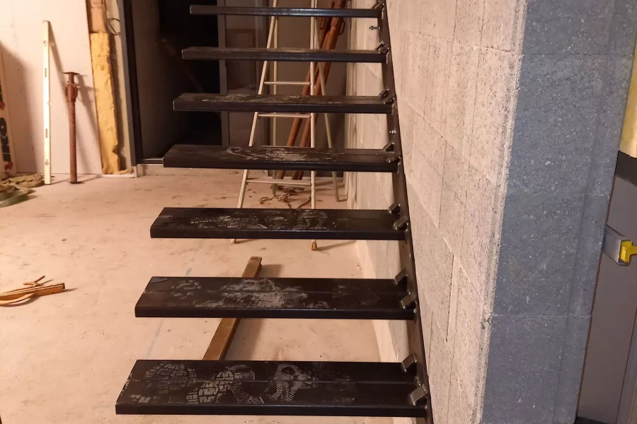Réalisation d'escaliers par Metallerie Clavier, métallier à Saint Jean de Monts